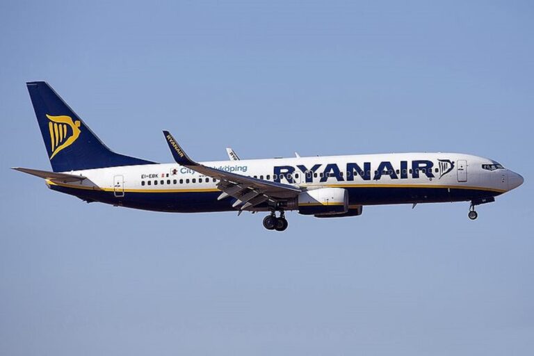 Ryanair Boeing 737 EI-EBK